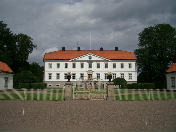 Feudales Herrenhaus am Kindakanal