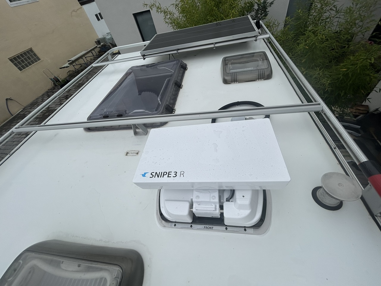 Self Sat3 Dach Tango